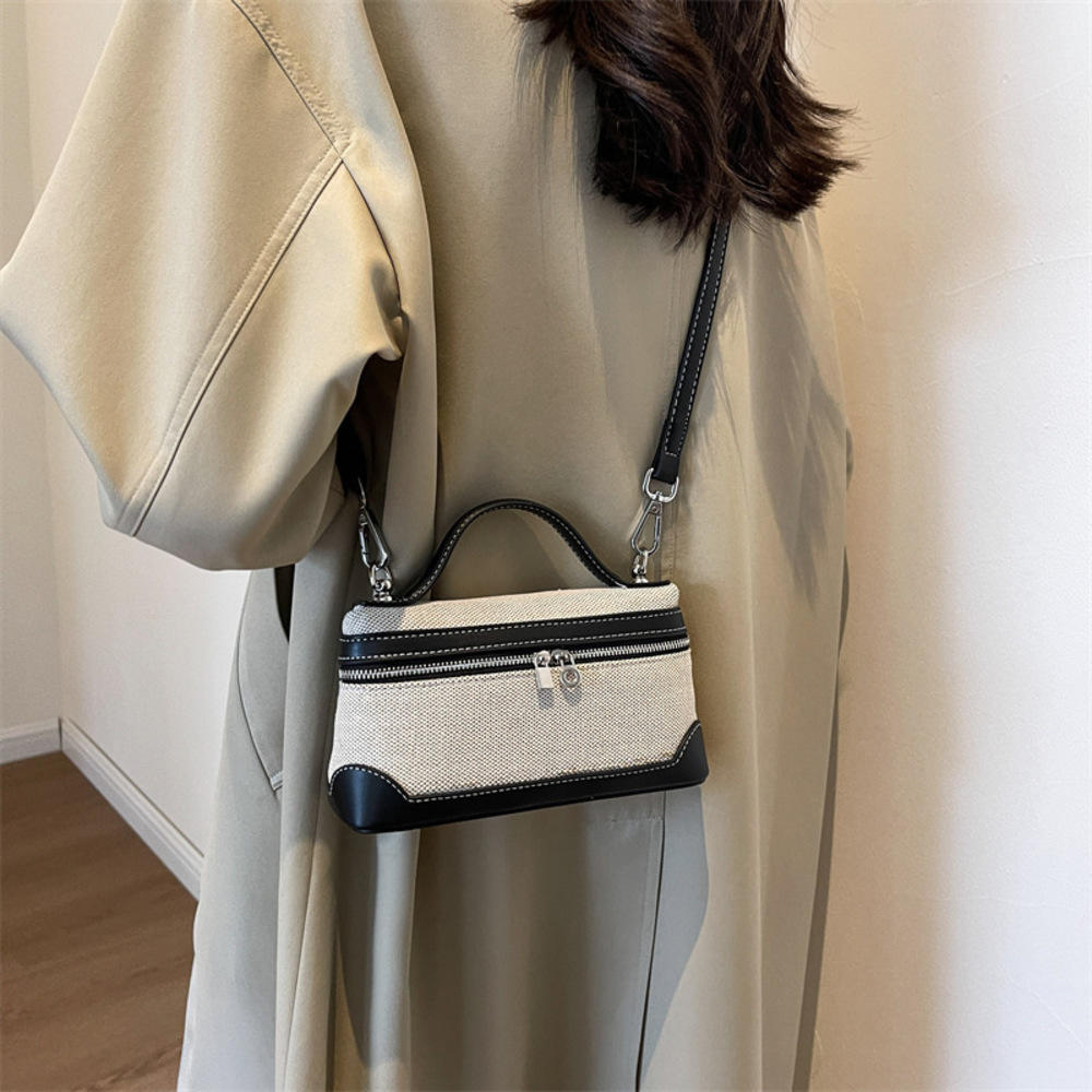 Metro Charm Crossbody